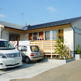 double loop　閑静な住宅地に建つ平屋建ての住宅