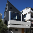 室内縁側の家 La Casa Intorno del Patio -by mcja