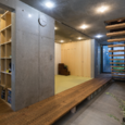 室内縁側の家 La Casa Intorno del Patio -by mcja