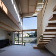 室内縁側の家 La Casa Intorno del Patio -by mcja