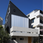 室内縁側の家 La Casa Intorno del Patio -by mcja