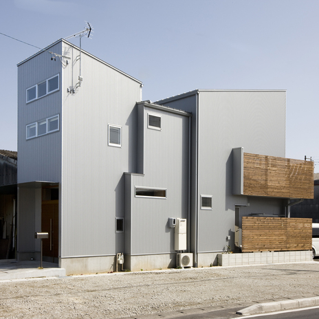 ラッパ型の狭小住宅