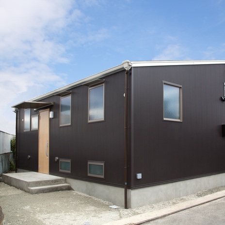 コンパクトな平屋建て住宅（家族の絆が深まる住宅）