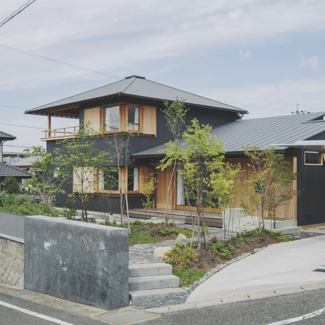 京ケ峰の家〜深い軒に守られた趣のある家〜